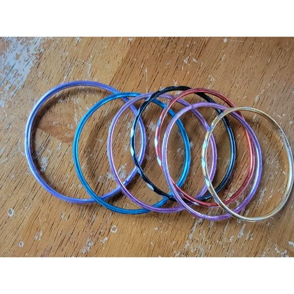 Lot Of 7 metal Bangle Bracelets Colorful Rainbow - Picture 4 of 5